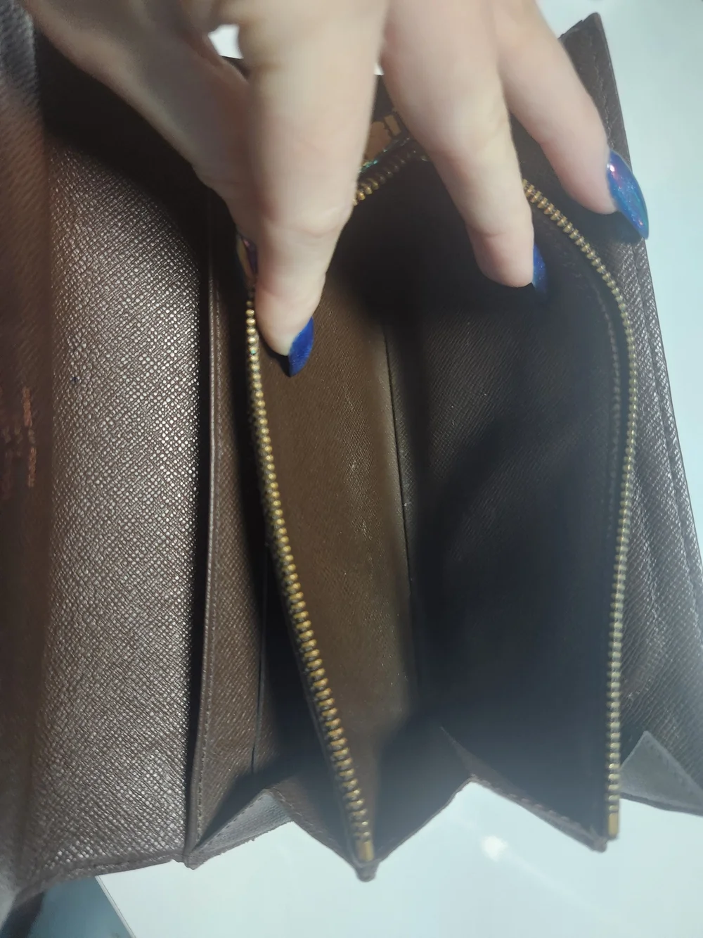 Authentic Preloved Louis Vuitton Brown Damier Sarah Wallet On Chain With COA